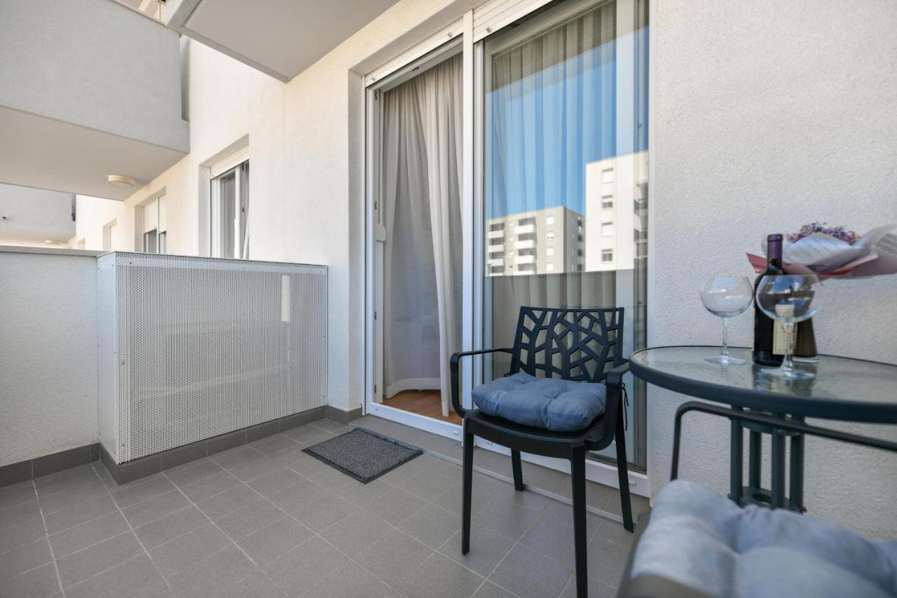 Modern Apartment For 2025' Vacation In Zadar Exterior photo